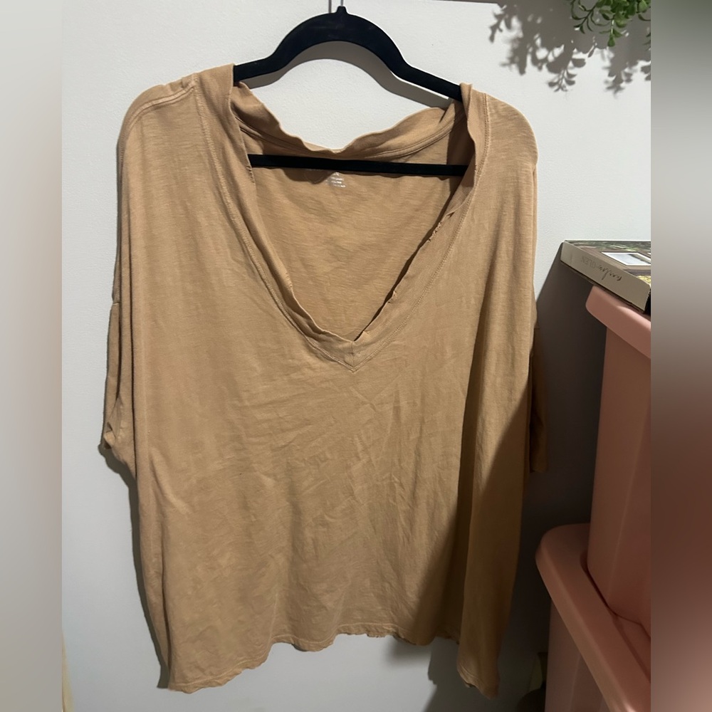 Two v-neck Aeire tees XXL